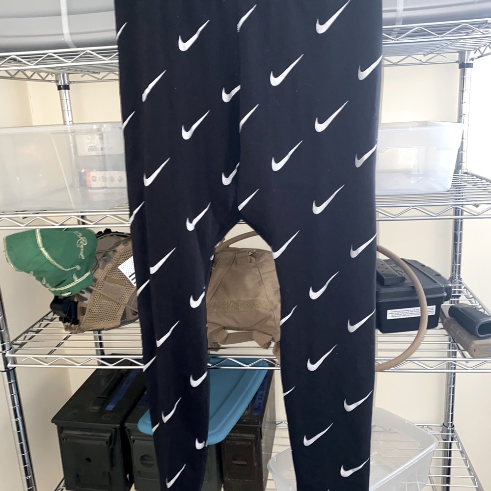 Nike Tight Fit Logo Leggings